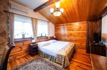 Дерев'яний інтер'єр номера Стандарт